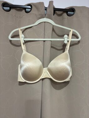 Victoria Secret Biofit Padded Everyday T-Shirt Bra in Light Beige